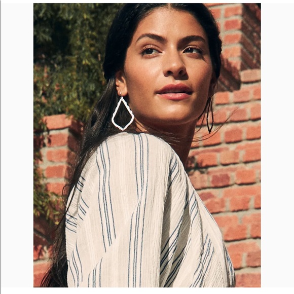 Kendra Scott Sophee Drop Earrings in Silver - Picture 2 of 4